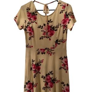 Yellow short sleeve dress with roses print Medium size